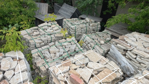 Гранитный плитняк галтованный для мощения купить в Дегтярске