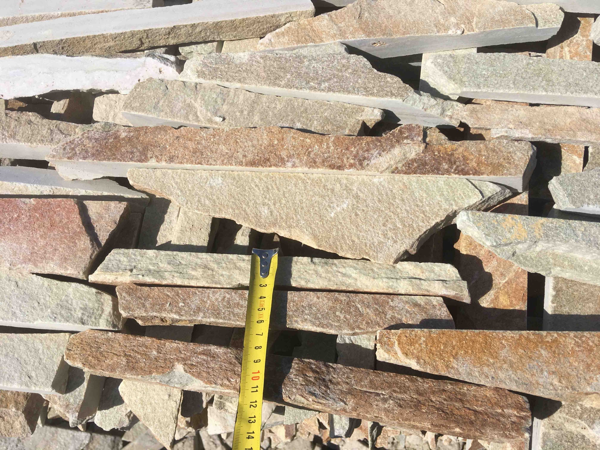 Горбушка златолит золотистый для облицовки купить в Дегтярске