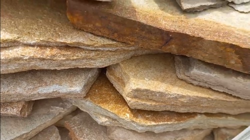 Плитняк златолит жёлтый золотистый для отмостки купить в Дегтярске