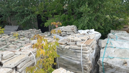 Плитняк галтованный гранитный для ландшафтного дизайна купить в Дегтярске