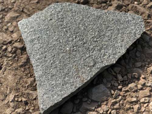 Плитняк златолит Уральский для цоколя, отмостки купить в Дегтярске