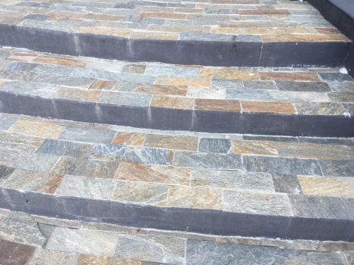 Плитка из Златолита Уральского для лестницы купить в Дегтярске