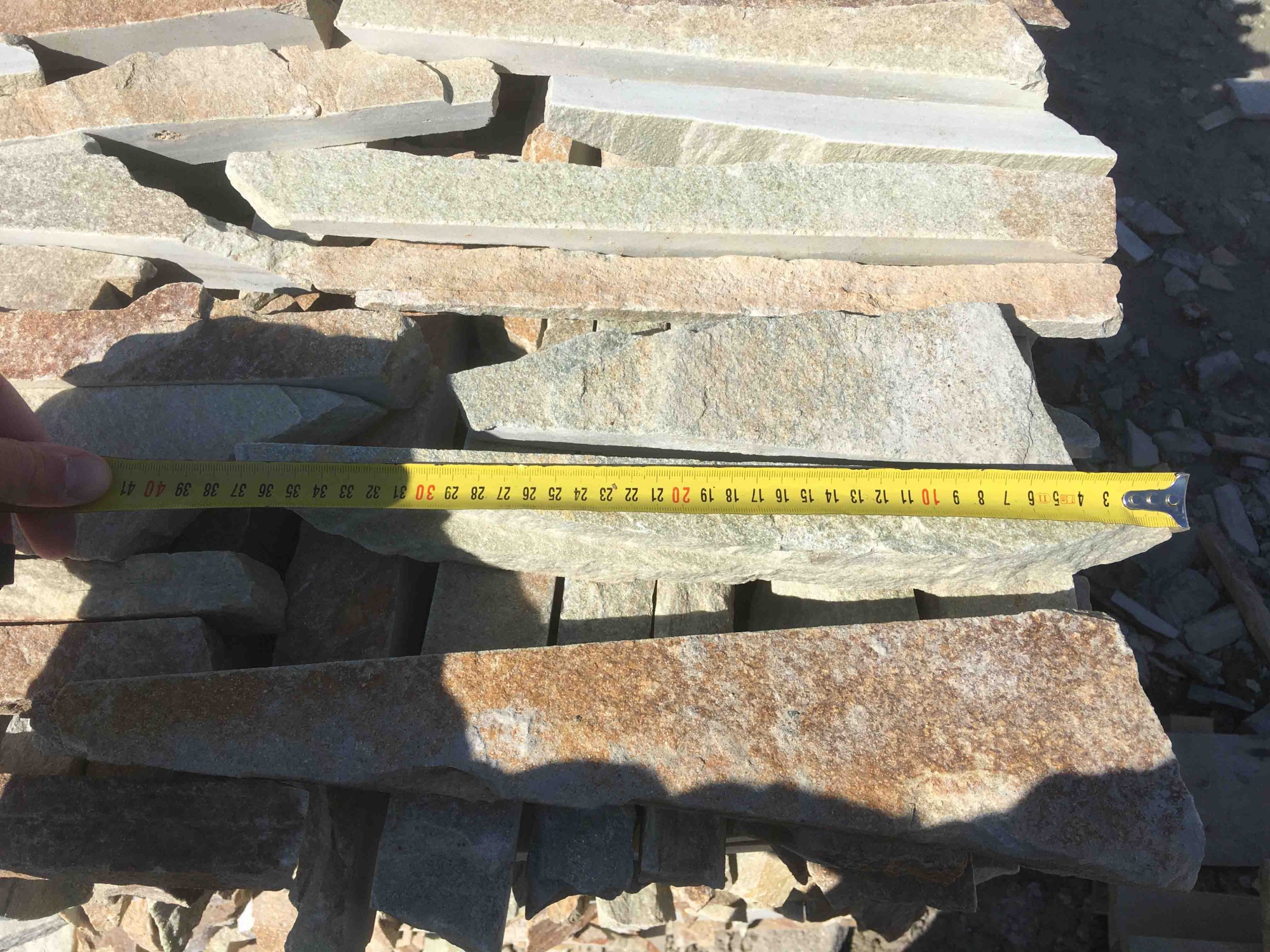 Горбушка златолит золотистый для облицовки купить в Дегтярске