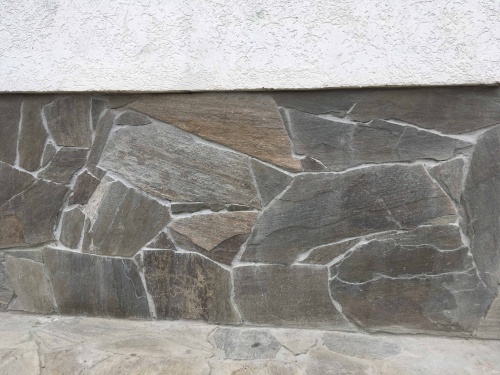 Плитняк златолит Уральский для цоколя, отмостки купить в Дегтярске