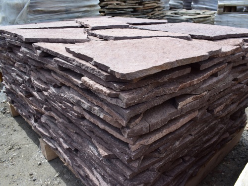 Плитняк лемезит бордовый для облицовки цоколя 20-25 мм  купить в Дегтярске