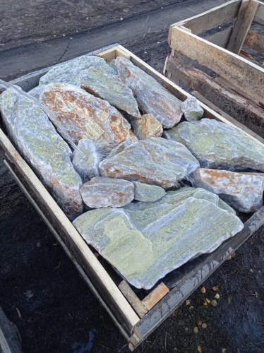 Златолит жёлтый, жёлто-зелёный глыбки и валуны для ланшафтного дизайна купить в Дегтярске