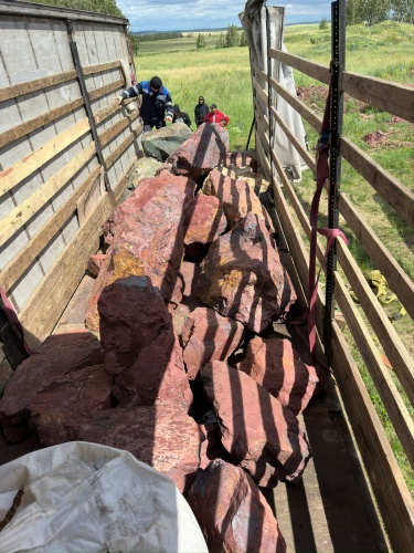 Ландшафтные глыбы красно-фиолетовые 200-1000 килограмм купить в Дегтярске