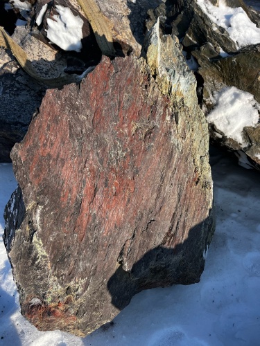 Ландшафтные глыбы красно-фиолетовые 200-1000 килограмм купить в Дегтярске