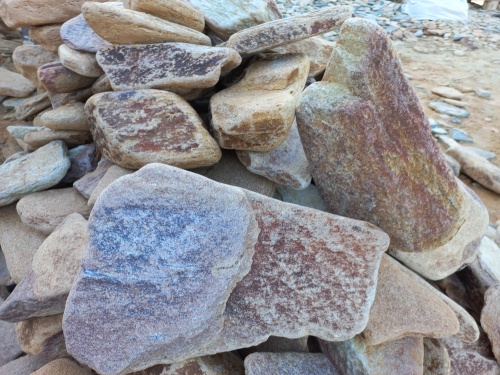 Златолит жёлтый, жёлто-зелёный глыбки и валуны для ланшафтного дизайна купить в Дегтярске