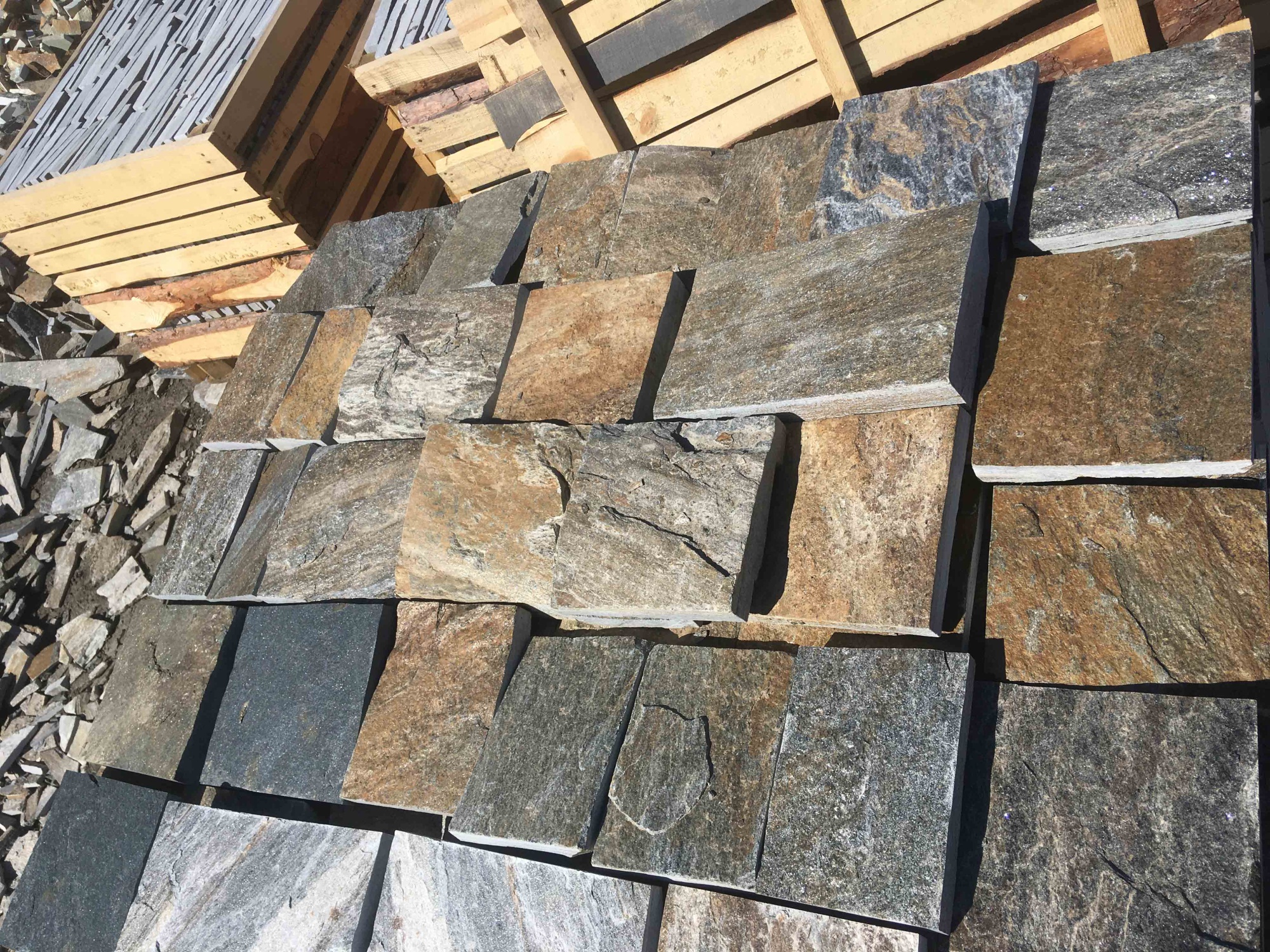 Плитка пилёная златолит Уральский для фасада купить в Дегтярске