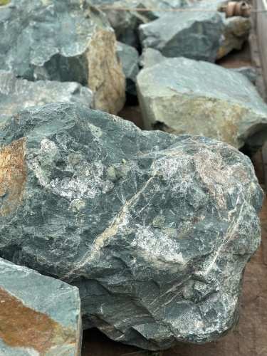 Камни для ландшафтного дизайна зелёные 10-60 килограмм купить в Дегтярске