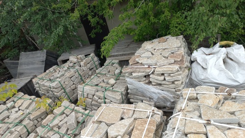 Гранитный плитняк галтованный для мощения купить в Дегтярске