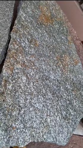 Плитняк златолит серебристый для цоколя, отмостки купить в Дегтярске