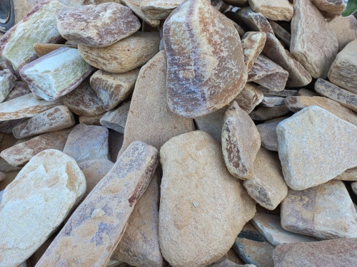 Златолит жёлтый, жёлто-зелёный глыбки и валуны для ланшафтного дизайна купить в Дегтярске