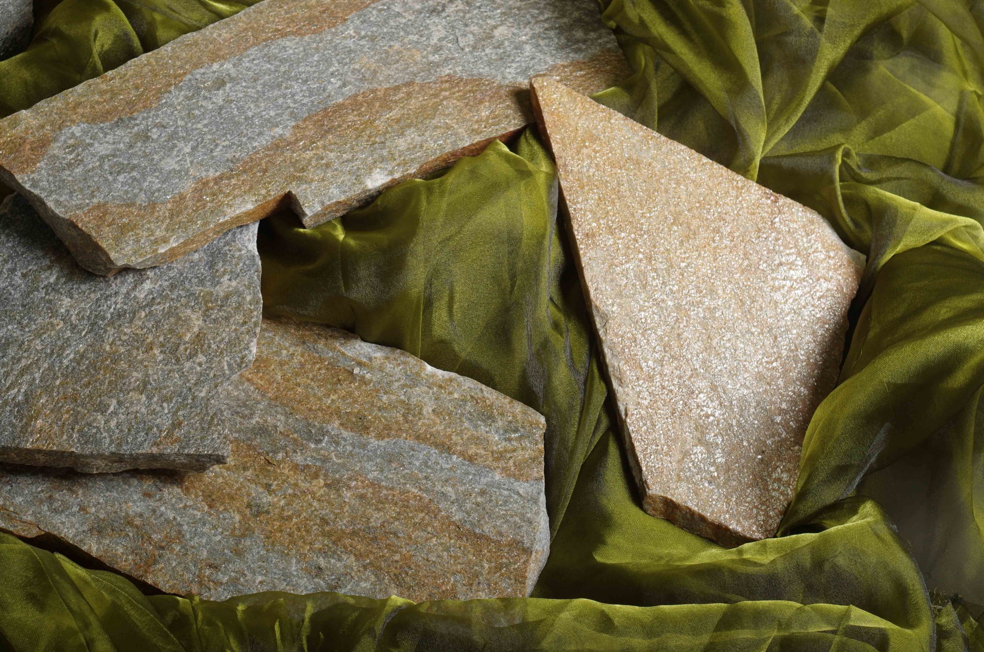 Плитняк златолит Уральский  для фасада купить в Дегтярске