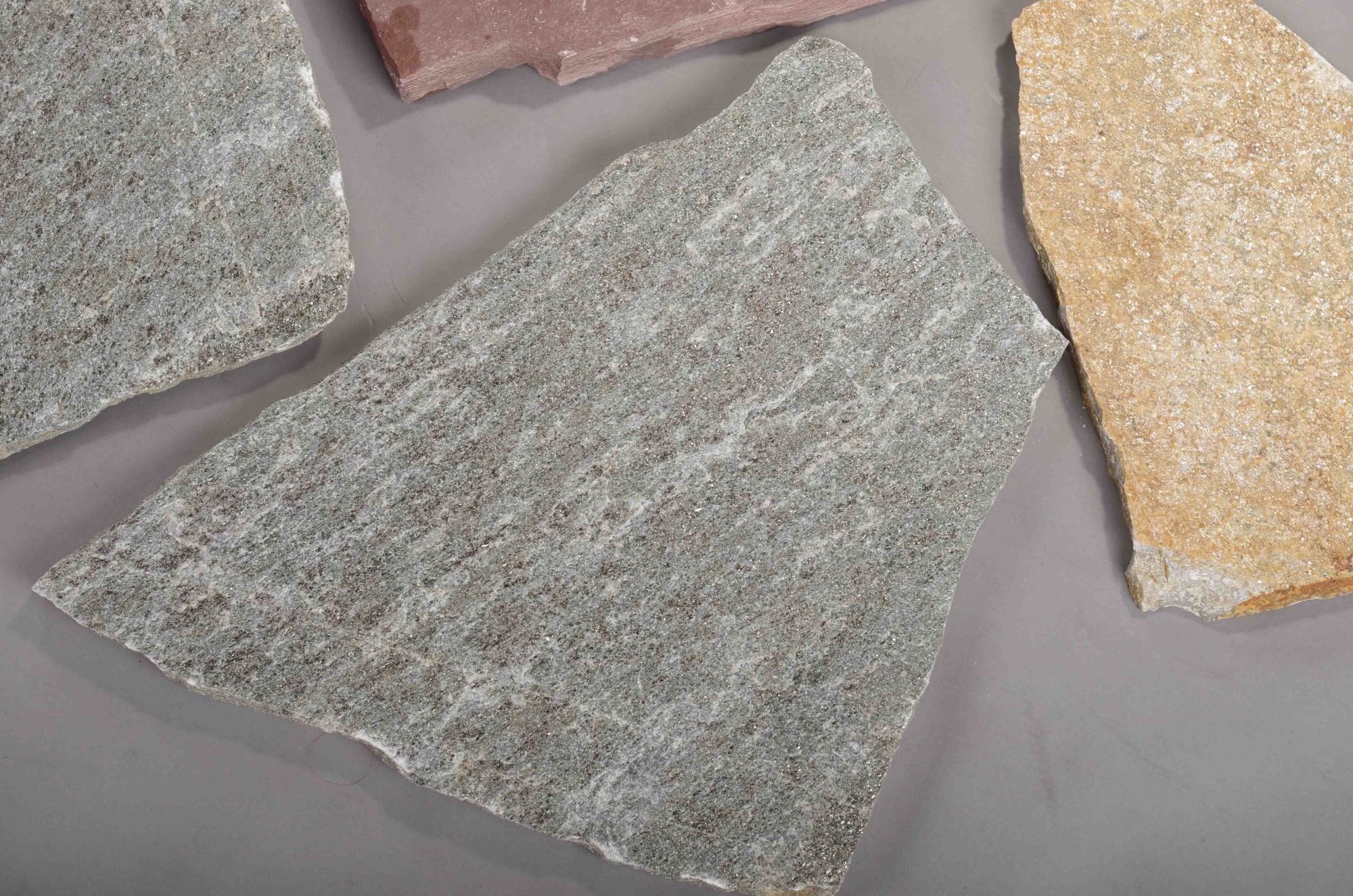 Плитняк златолит Уральский  для фасада купить в Дегтярске