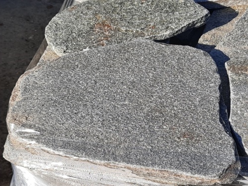 Златолит серебристый галтованный для лестниц купить в Дегтярске