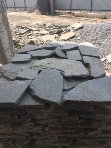 Златолит серебристый галтованный для лестниц купить в Дегтярске